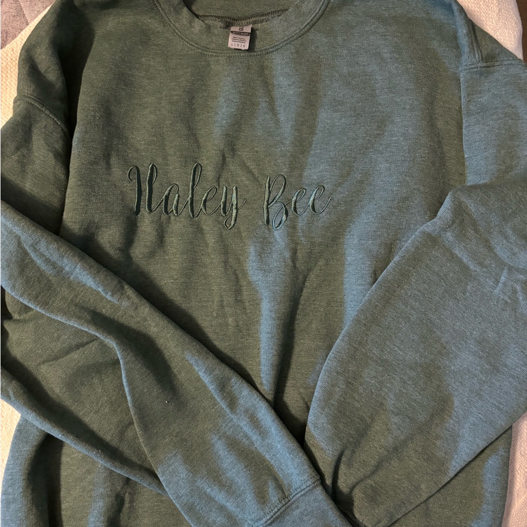 Green Haley Bee Sweatshirt Embroidered Haley Green Haley Bee Sweatshirt Embroidered Haley